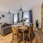 Apartment Goodson & Red Pronksi 3 Reval