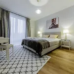 Apartment Goodson & Red Pronksi 3