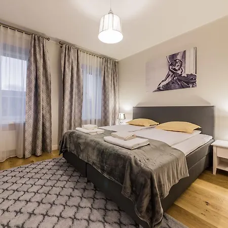 Apartment Goodson & Red Pronksi 3