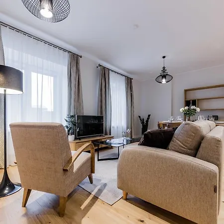 Apartment Goodson & Red Pronksi 3