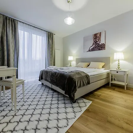 Apartment Goodson & Red Pronksi 3