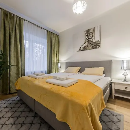 Apartment Goodson & Red Pronksi 3 Tallinn