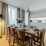 Apartment Goodson & Red Pronksi 3