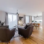 Apartment Goodson & Red Pronksi 3 *