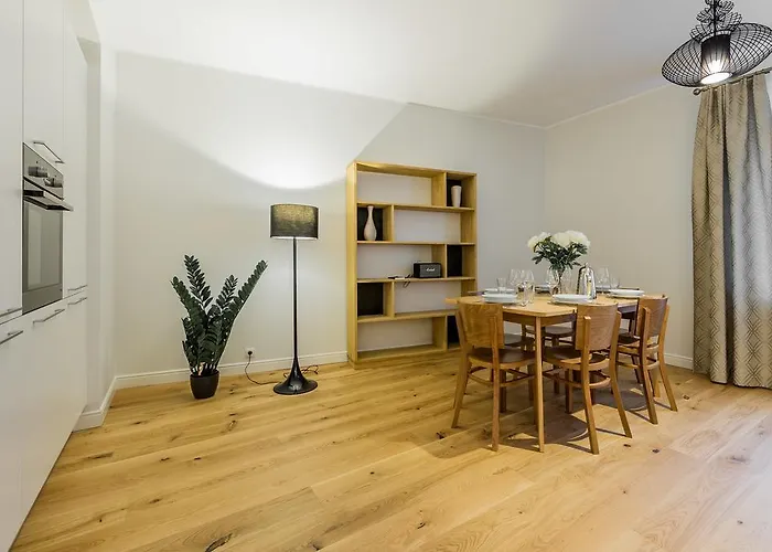 Goodson & Red Pronksi 3 * Reval